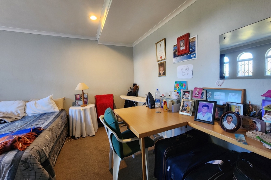 4 Bedroom Property for Sale in Wavecrest Eastern Cape